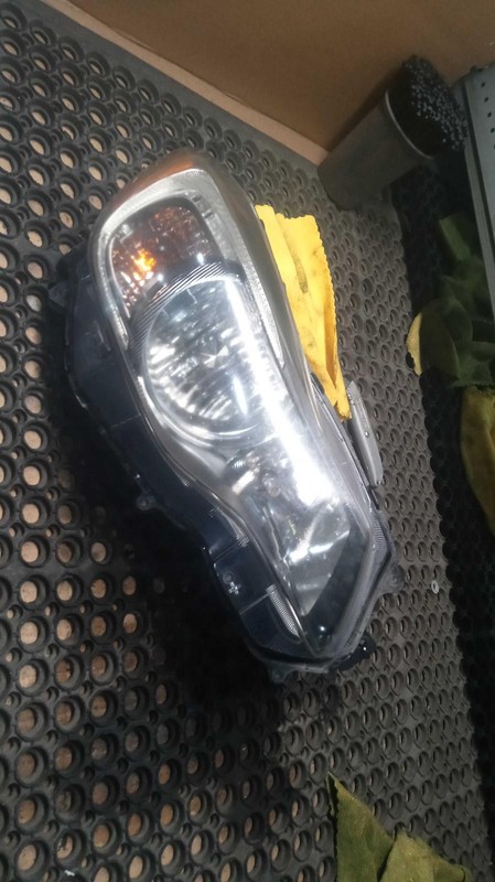 2012 Subaru Impreza Right Headlight Assembly Silver OEM 167213 Used 145K Miles