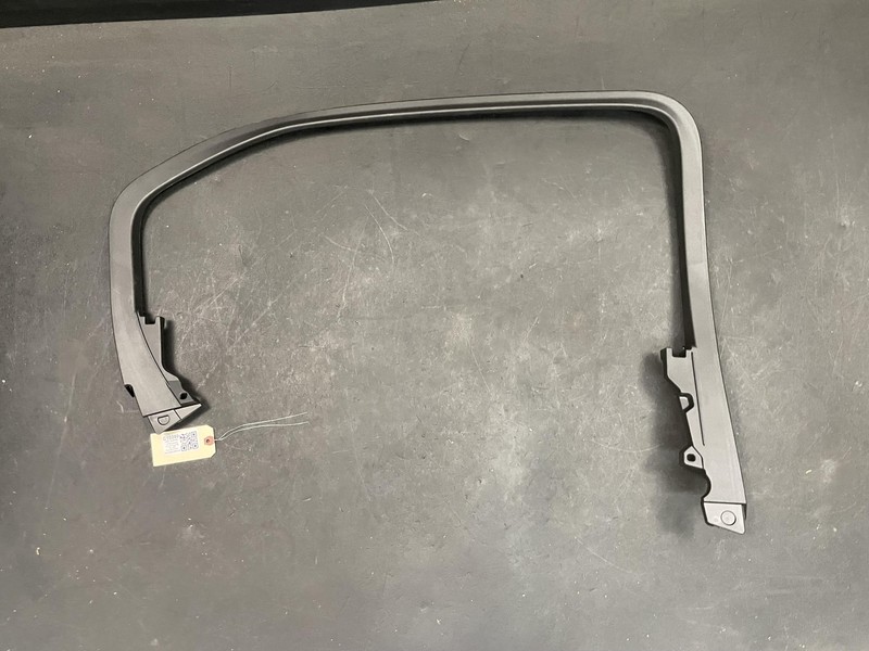 Rear Left Door Window Frame Molding 2021 Cadillac XT4 84641184 2019 2020 - 2023
