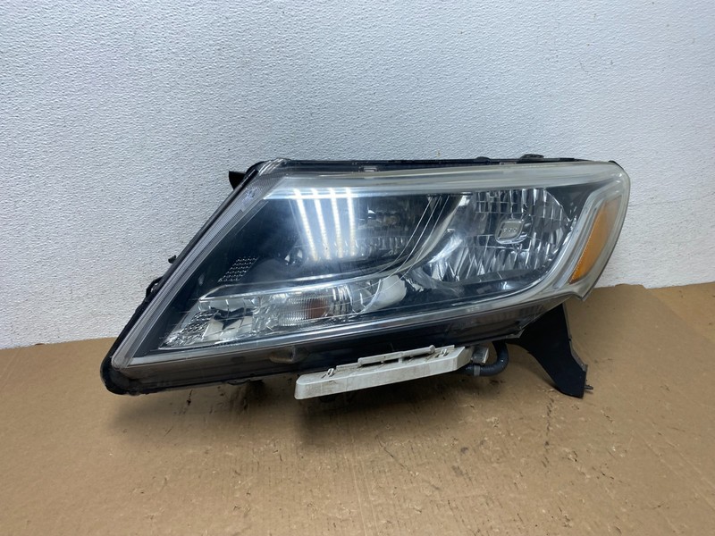 2013 - 2016 Nissan Pathfinder Left Driver LH Side Headlight Halogen OEM AD8069