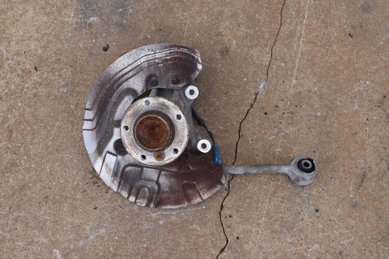 2013-2015 BMW X1 E84 RWD FRONT LEFT DRIVER SIDE SPINDLE KNUCKLE WHEEL HUB OEM