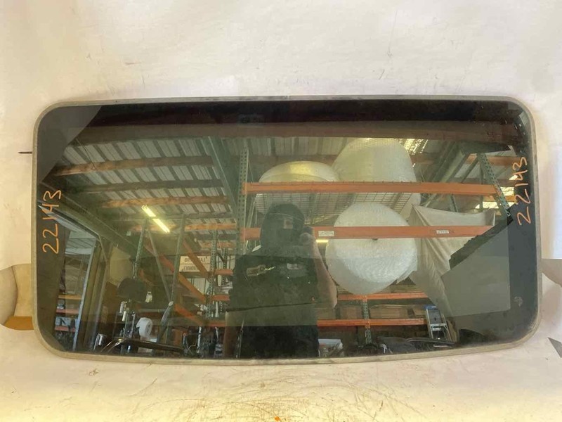 Roof Glass (glass Only) TOYOTA SEQUOIA 08 09
