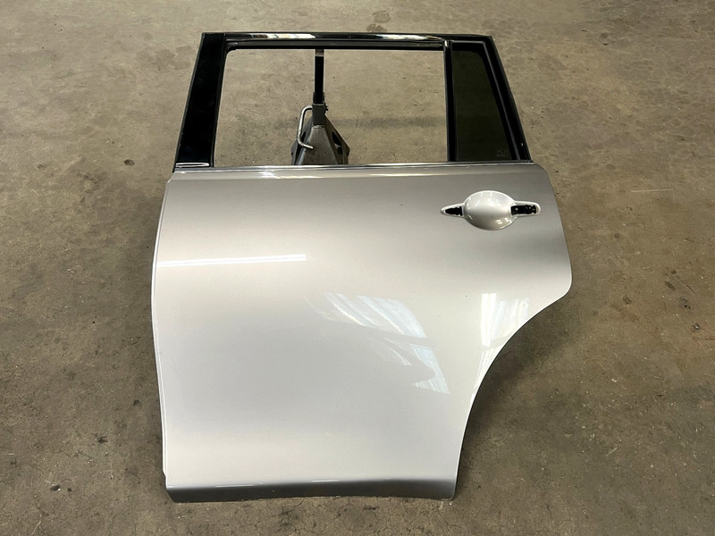 ⭐2011-2017 INFINITI QX80 REAR LEFT SIDE DOOR PANEL COVER SHELL OEMLOT2670