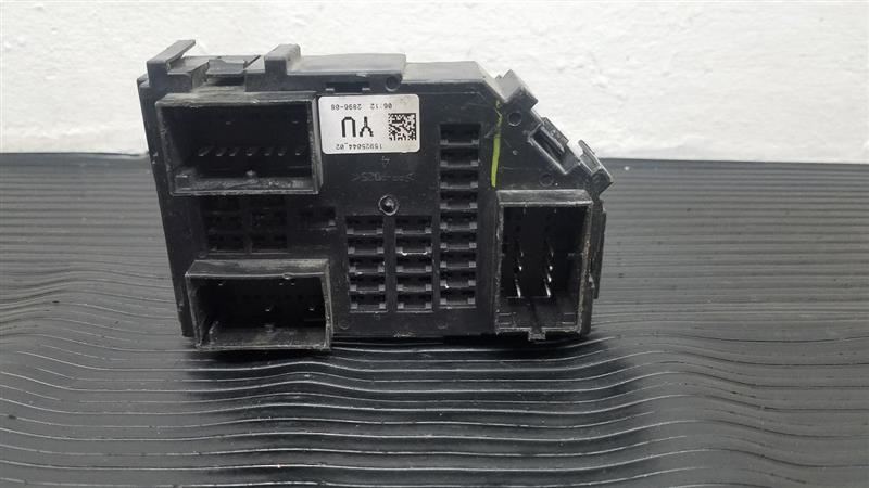 2007 Chevrolet Tahoe Interior Fuse Relay Box Cabin OEM 15925044