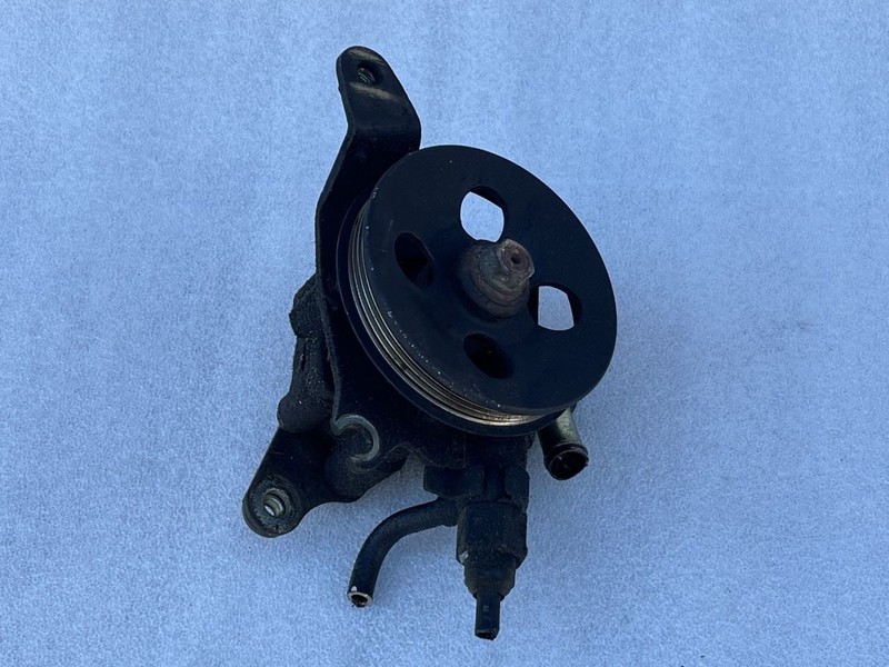 2004 2005 2006 LEXUS RX330 POWER STEERING PUMP WITH PULLEY