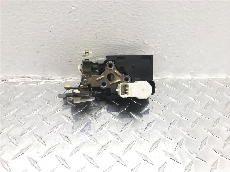 2001 GMC YUKON PASSENGER REAR ELECTRIC DOOR ACTUATOR OEM 643.GM9C01