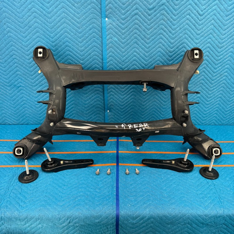 2012–2016 BMW 328i F30 RWD Rear Subframe OEM 6851657A04