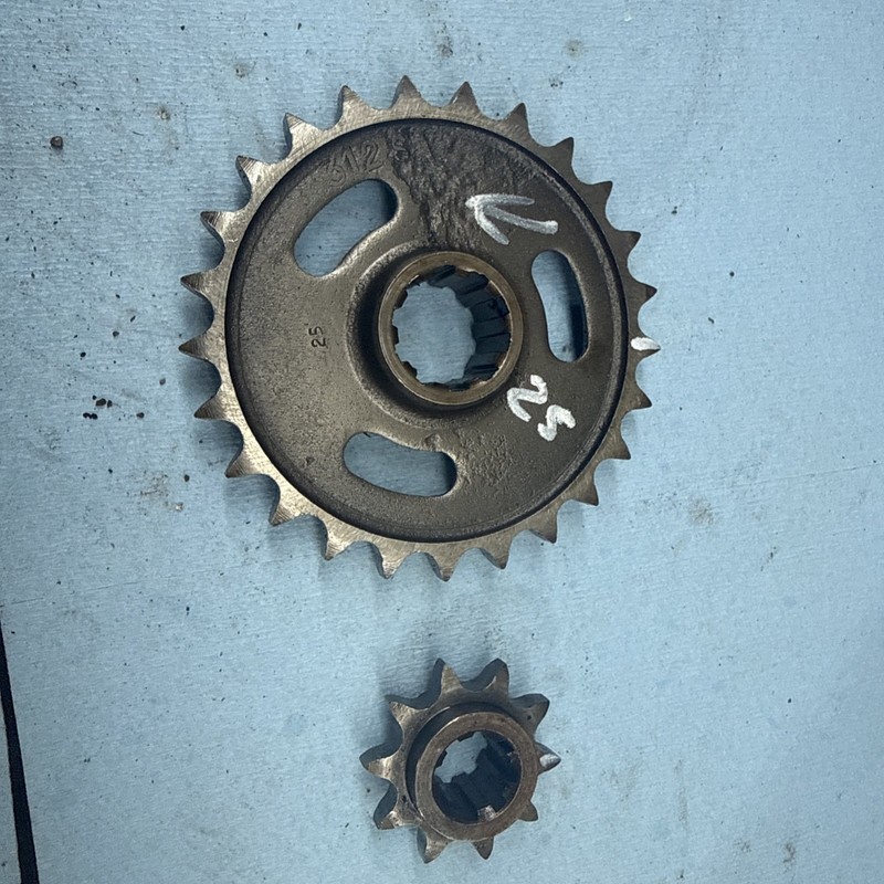 1970’s - 80’s Elan Vintage Snowmobile 250 ￼ Chain Case Sprockets 10/25 Gearing
