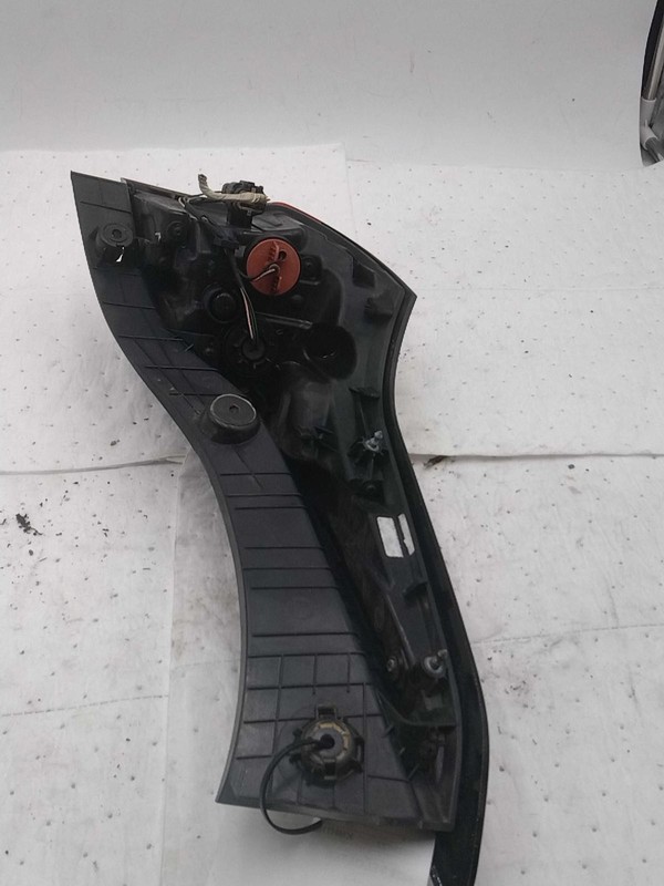 2019 Hyundai Veloster Right Tail Light Assembly White OEM 700189 89K Miles