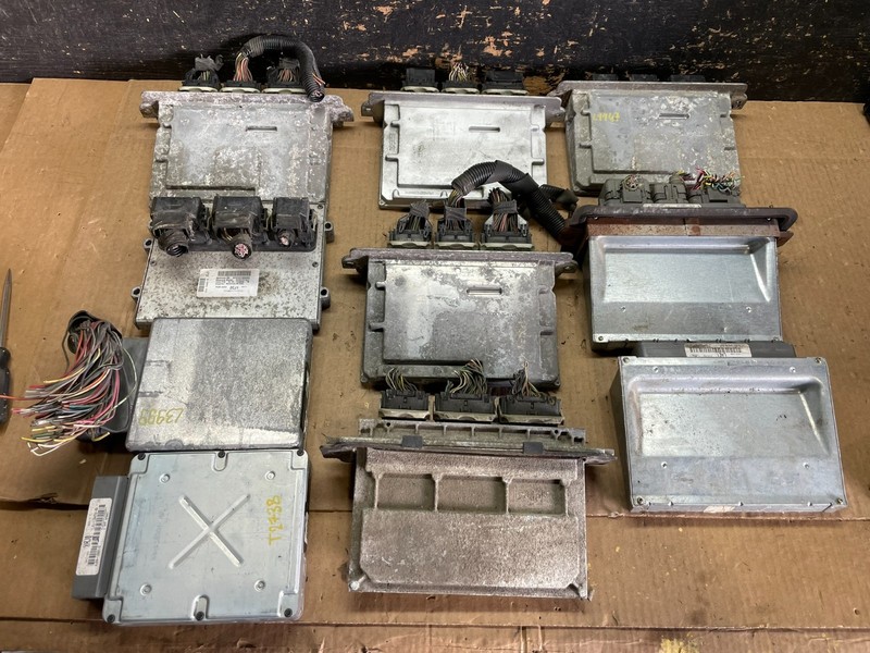 Mix of 10 Ford ECM Engine Computer Module AB3126