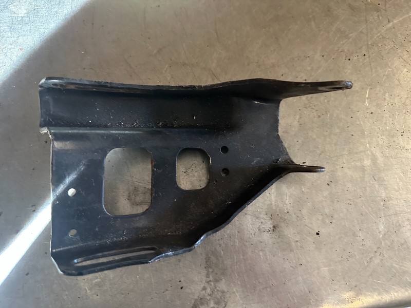 85-88 Camaro & Pontiac Firebird & Corvette 5.0 5.7 2.8 UPPER ALTERNATOR BRACKET