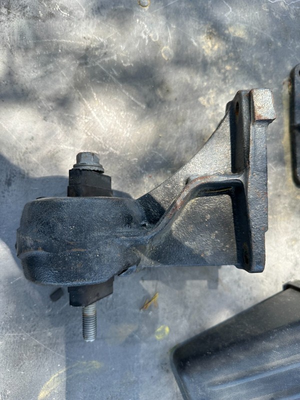 09-19 DODGE RAM 1500 OEM 5.7 LH DRIVER SIDE ENGINE MOTOR MOUNT