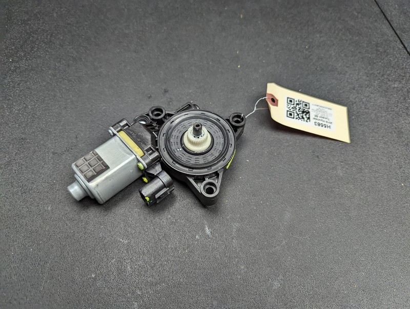 Front Right Door Window Regulator Motor 2019 Hyundai Tucson 82460-D3000 15-2020