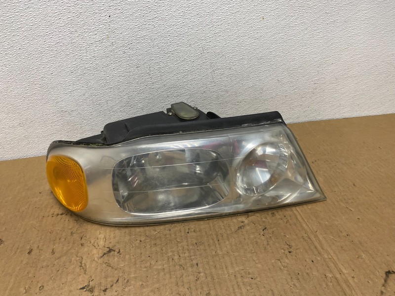 1998 to 2002 Lincoln Navigator Right Passenger Halogen Headlight OEM AC8153 DW