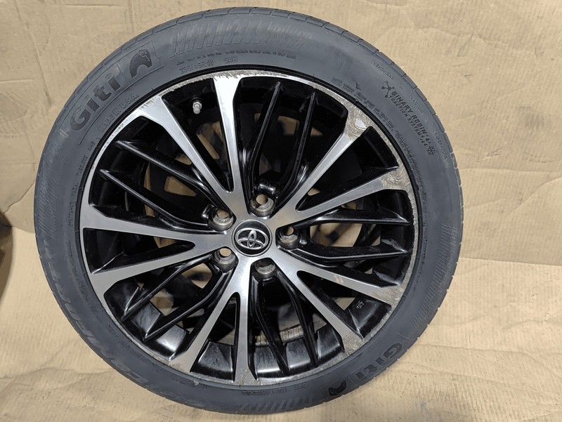 2018 Toyota Camry SE Wheel Alloy Rim R18 8J 235/45 OEM
