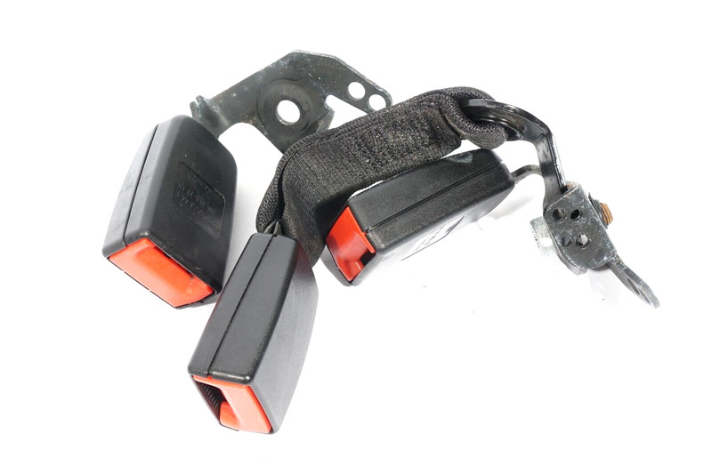 2008 - 2014 MERCEDES BENZ C300 4MATIC W204 REAR CENTER BUCKLE OEM