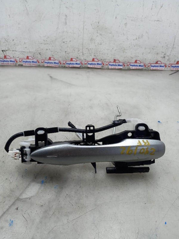 18-23 TOYOTA CAMRY XSE TRD FRONT PASSENGER RIGHT EXTERIOR DOOR HANDLE SLV-2PT
