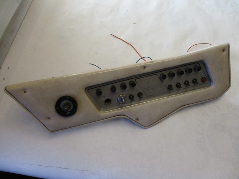 1984 Sea Ray Fuse and Switch Panel w/ Ignition Key Switch Boat Dash