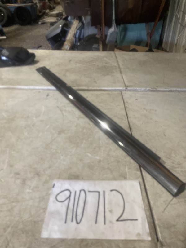 2004-2009 Cadillac SRX Rear Right Door Outer Window Seal Chrome Trim OEM