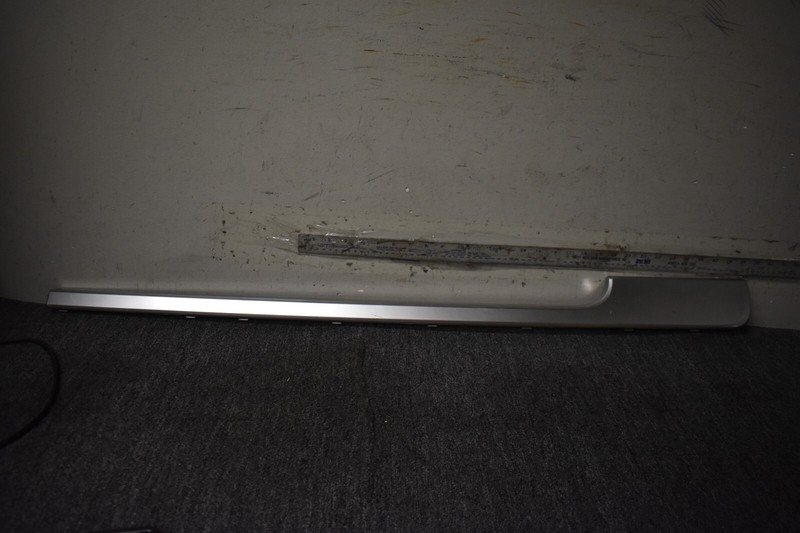 2013-2018 LAND ROVER RIGHT SIDE DOOR MOLDING FACTORY OEM