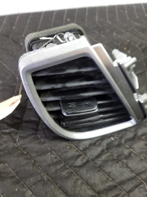 Used Oem Kia Left Driver Dash Outer A/C Air Vent for 2021-2025 Seltos