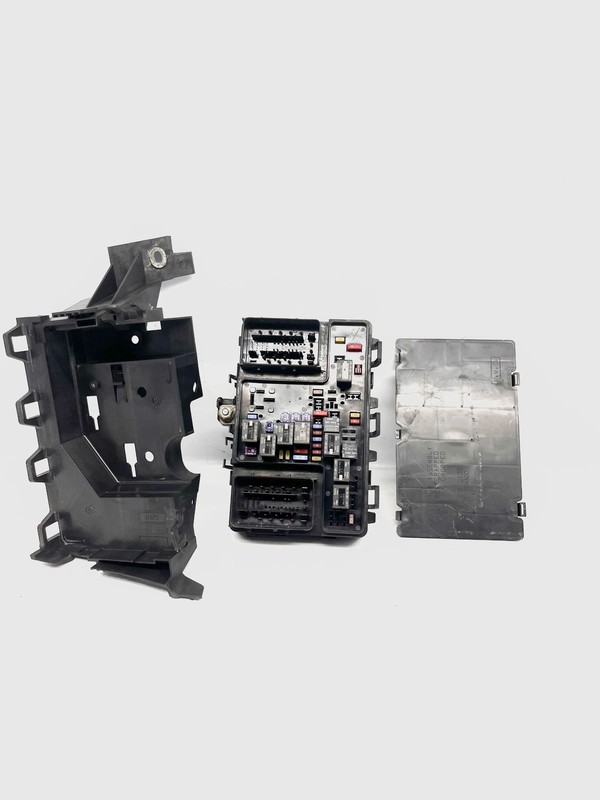 2016-2020 Ford Fusion 3.5L Engine Fuse Relay Junction Box OEM