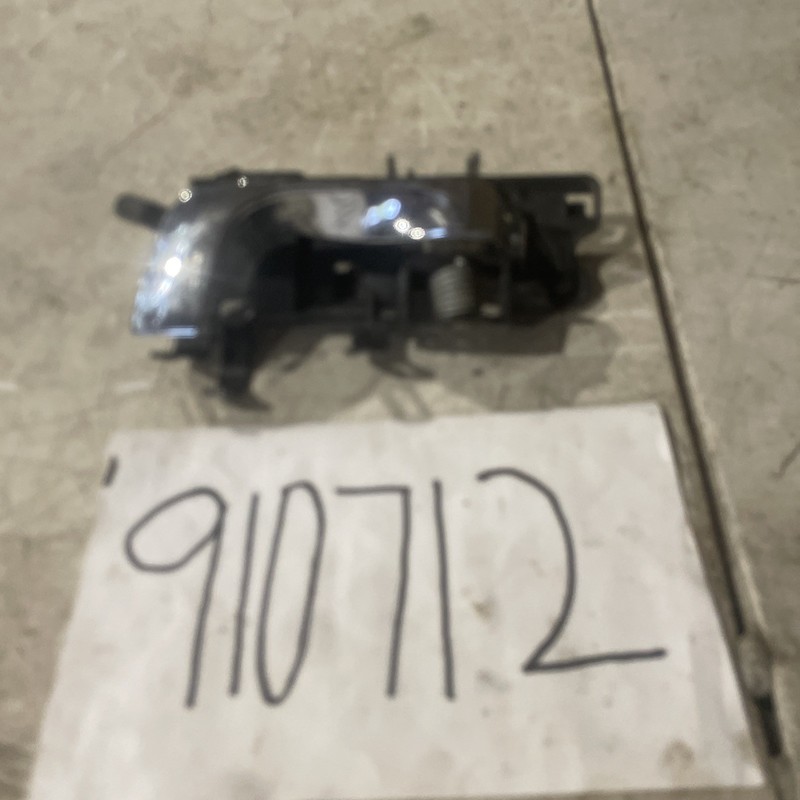 2004-2006 CADILLAC SRX FRONT LEFT DRIVER INNER SIDE DOOR HANDLE OEM