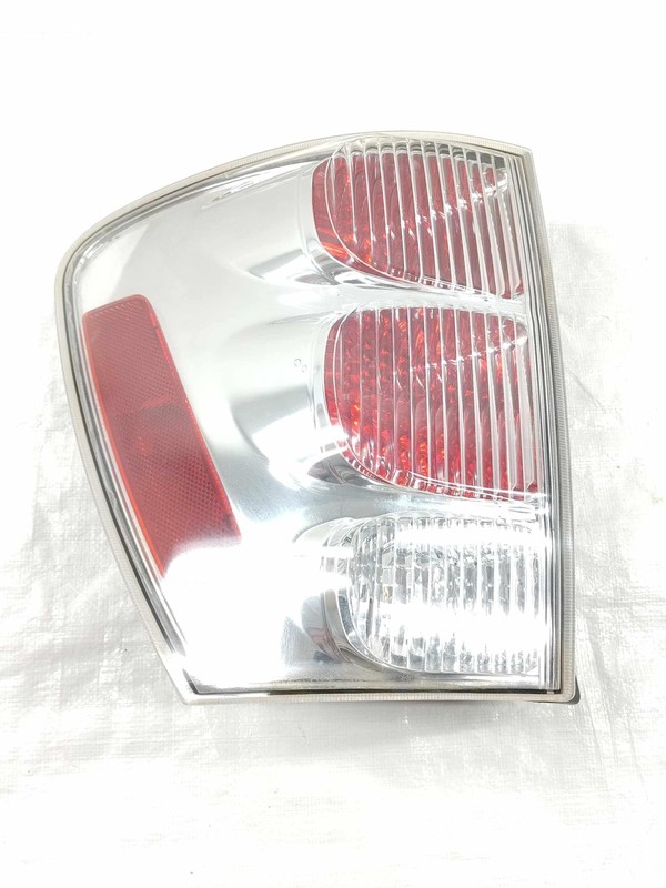 2005 Equinox LH Driver Tail Light Assembly Light Scratches P/N 5480780