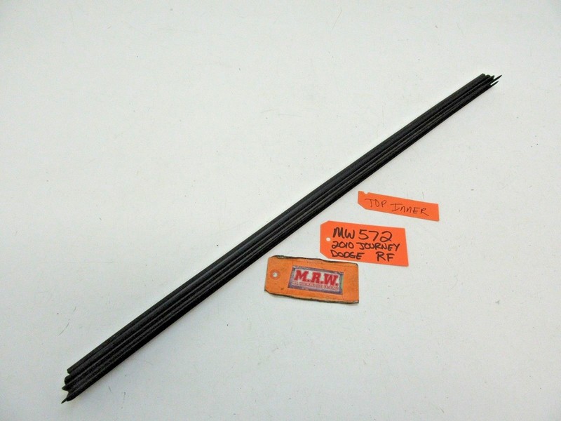 RIGHT FRONT DOOR PANEL GLASS WINDOW TOP INNER INSIDE SEAL STRIP RUBBER R RF RH