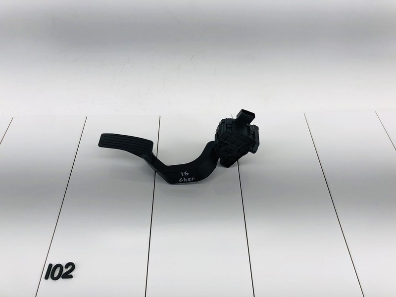 14-23 JEEP CHEROKEE 2.4L L4 GASOLINE ENGINE MOTOR ACCELERATOR GAS PEDAL OEM