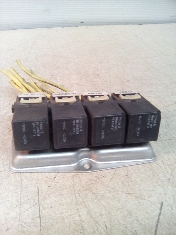 Freightliner A06-14899-0 Relay Block (I)