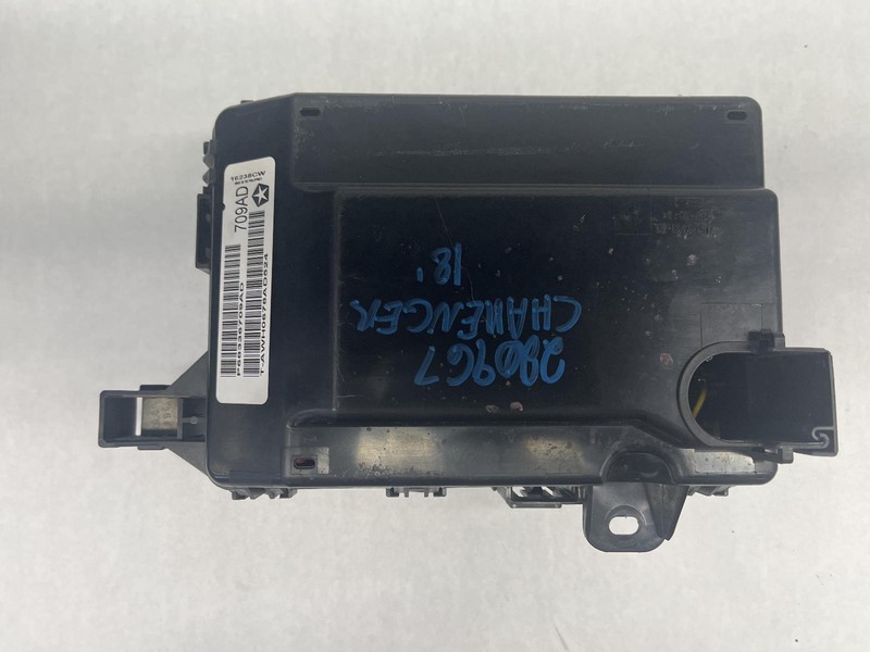 18 CHALLENGER Engine Fuse Box RWD 3.6L halogen headlamps OEM