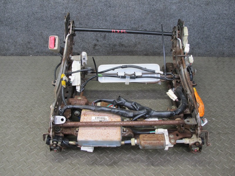 1998-2002 LEXUS LX470 FRONT LEFT DRIVER SIDE LOWER SEAT TRACK FRAME W/ MOTOR