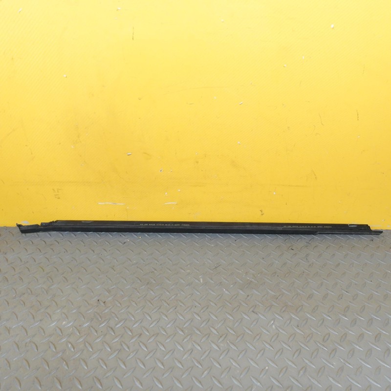 2020-2022 RANGE ROVER EVOQUE RIGHT SIDE REAR DOOR WINDOW BELT MOLDING SEAL OEM