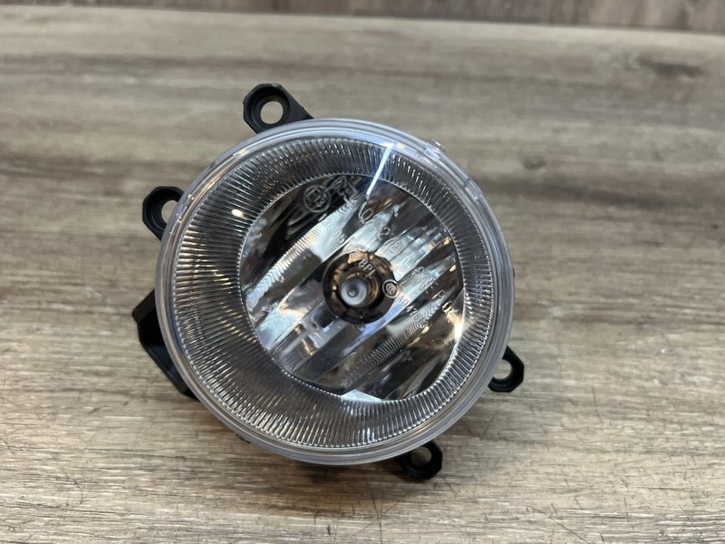 2014-2016 TOYOTA COROLLA LH FOG LIGHT ASSY OEM