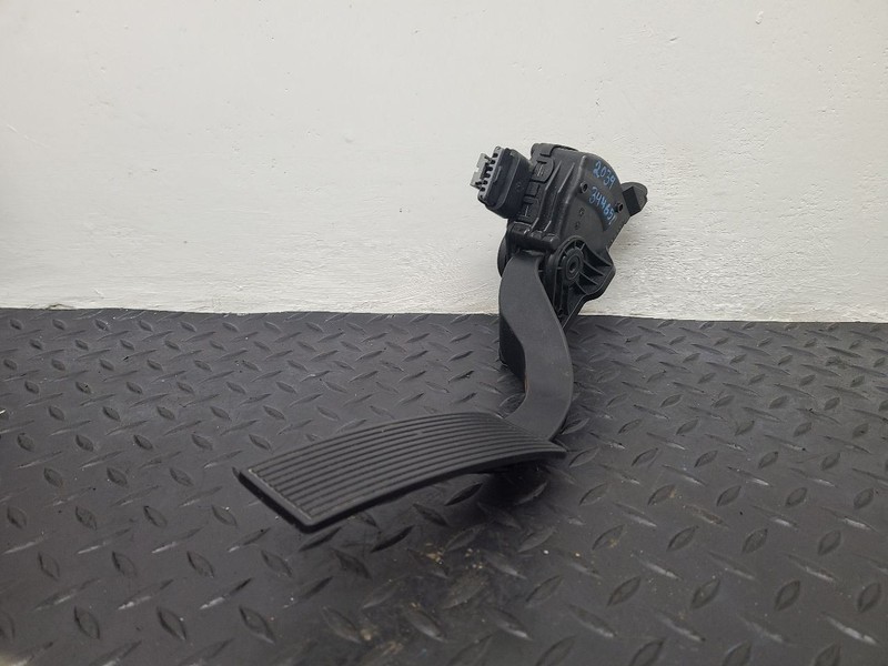 07-11 Chevrolet Tahoe Gas Accelerator Pedal Assembly OEM 25832864