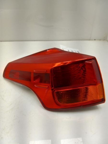 13-15 TOYOTA RAV4 DRIVER SIDE REAR QUARTER MOUNTED TAIL LIGHT ASSEMBLY