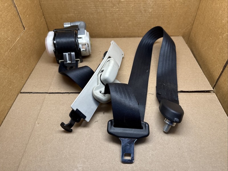 2010-2013 Mazda 3 Mazda3 Front Right Passenger Side Seat Belt Seatbelt Retractor