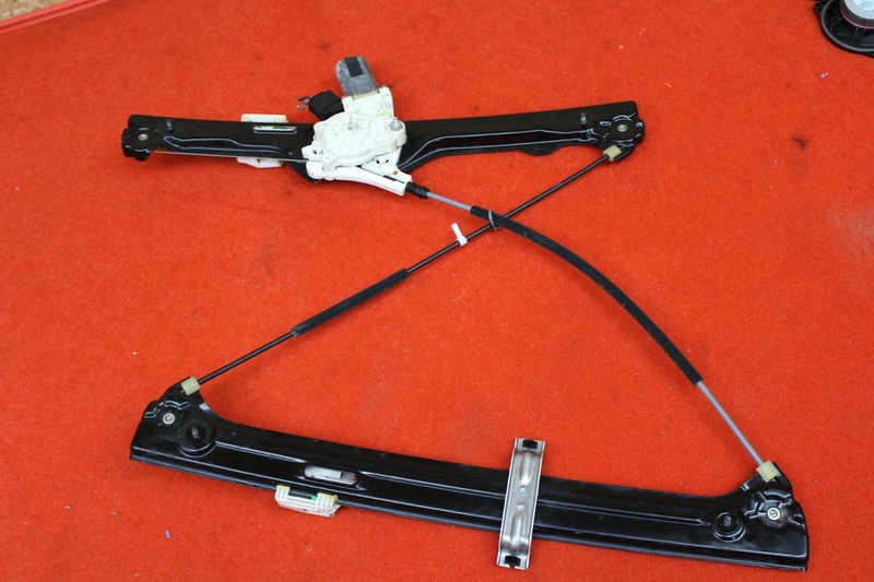 BMW E70 X5 FRONT RIGHT PASSENGER SIDE WINDOW REGULATOR WITH MOTOR ASSEMBLY OEM