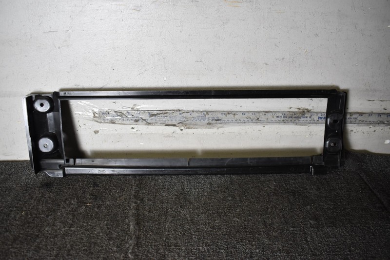 2016-2019 Jaguar F-Pace Radiator trim M8A2-8B384-CB