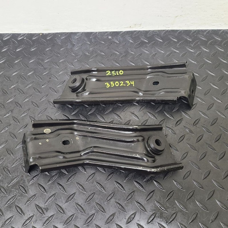 04-19 Ford E450SD Radiator Mounting Brackets Pair OEM 4C2Z-8182-AA