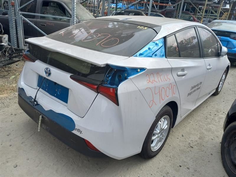 19 20 21 22 TOYOTA PRIUS L REAR BUMPER BLU-8X7 SCRATCHES