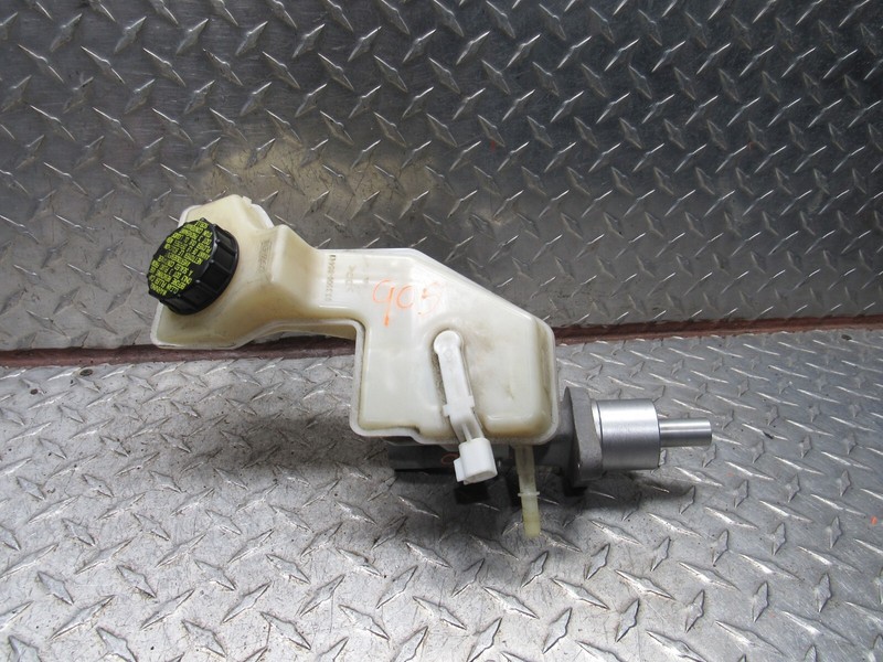 04 - 13 MAZDA 3 BRAKE MASTER CYLINDER W/ABS