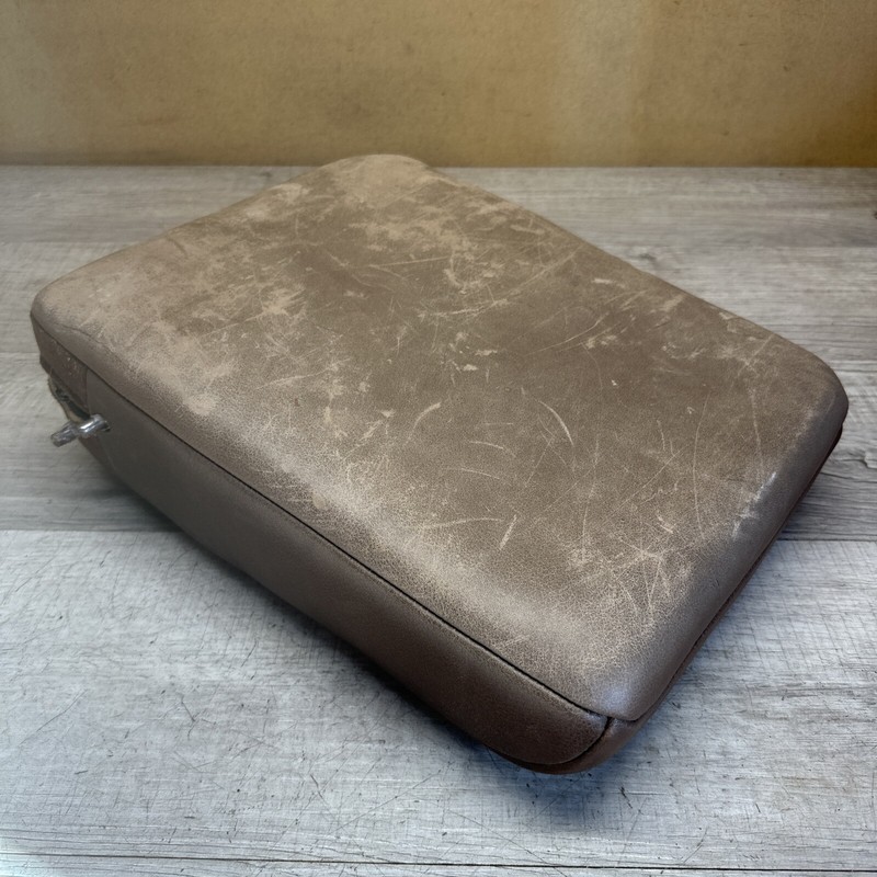 REAR SEAT ARMREST I 2004 - 08 FORD F-150 BROWN LEATHER OEM KING RANCH BENCH RR