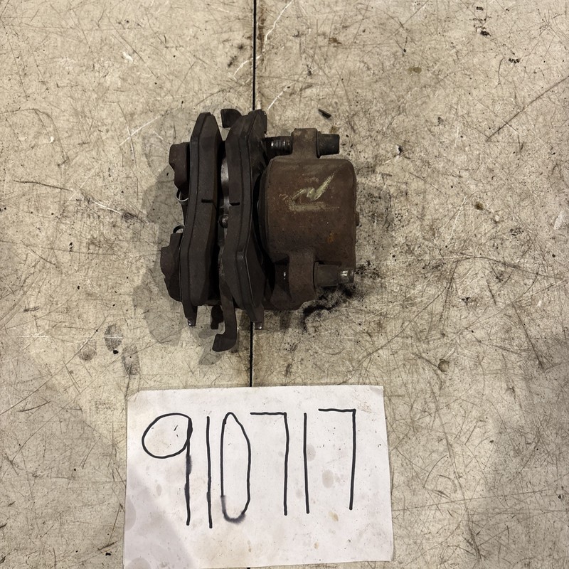 2000-2003 Dodge Durango Dakota Right Front Brake Caliper Mount( W/New Pads)