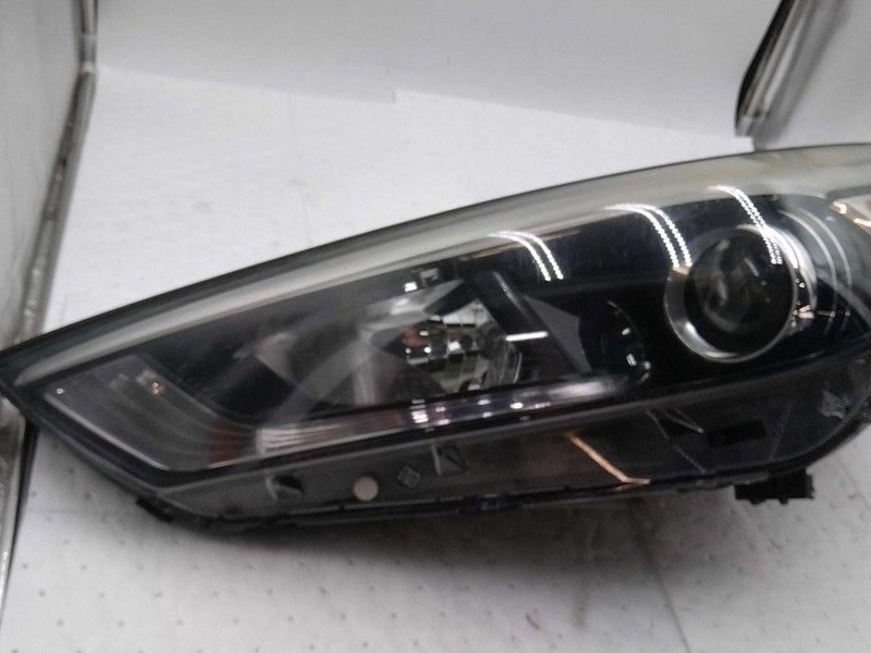 2017 Hyundai Tucson Left Headlight Assembly Grey Used 143903 90K Miles