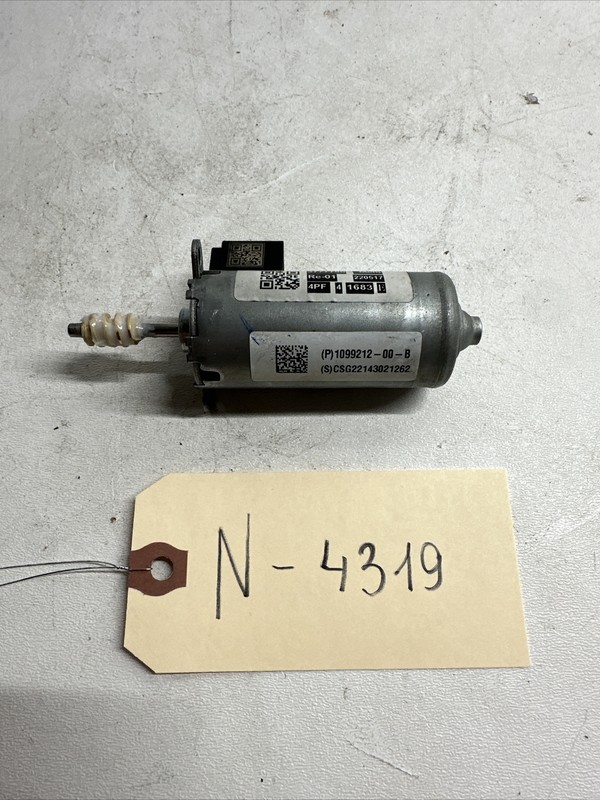 21-22 TESLA MODEL Y FRONT RH RIGHT PASSENGER SEAT ADJUSTER ADJUST MOTOR 4319 B25