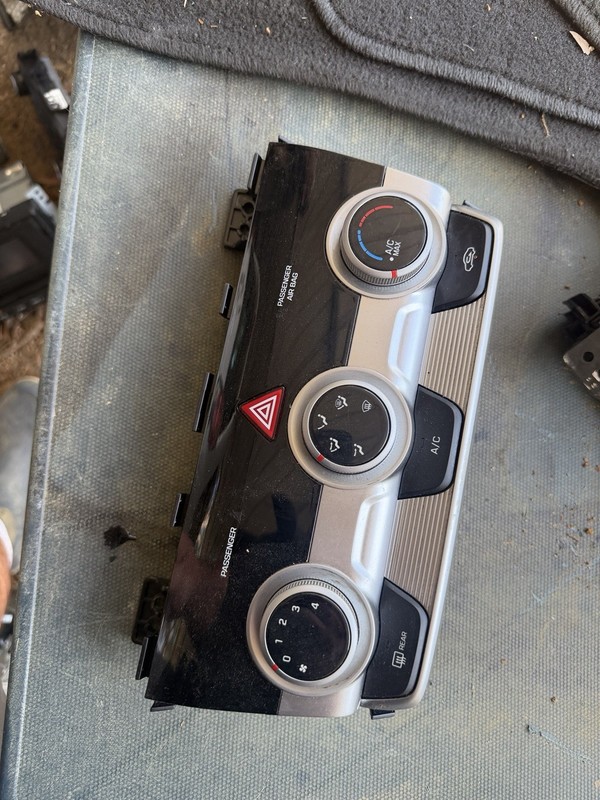 2019-2020 Hyundai Elantra AC Heater Climate Control Panel OEM 97250-F2AH0-SSH