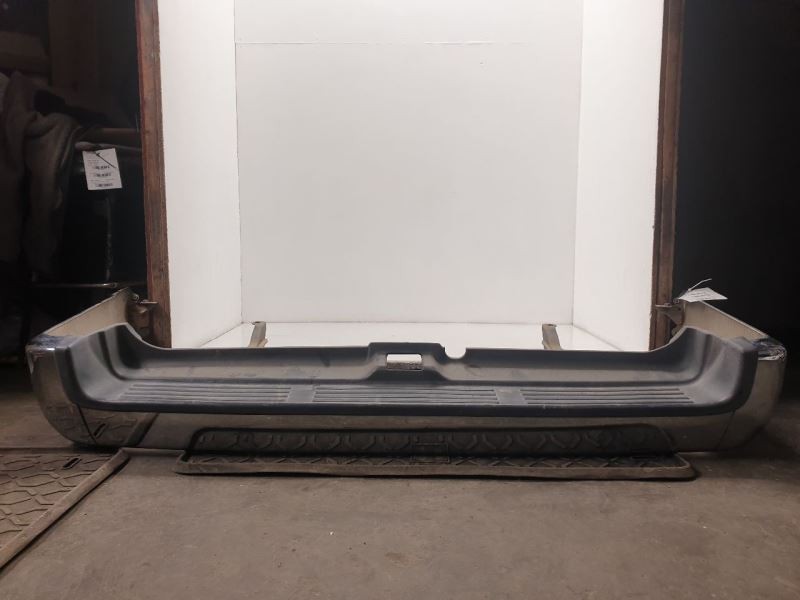 99 00 01 02 TOYOTA 4 RUNNER SR5 REAR BUMPER CHROME DENT WHT-K72