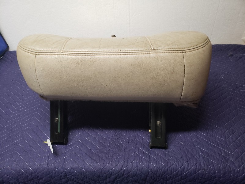 99-06 Chevy Silverado Tahoe Sierra Suburban 2nd row seat rest cushion Rh Bottom