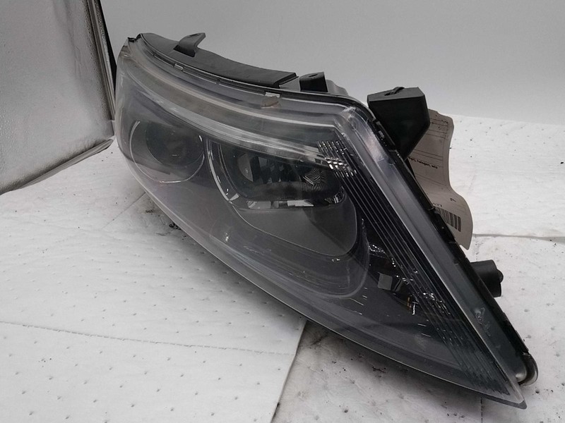 2015 KIA Optima Right Headlight Assembly White OEM Used Minor Scuffs/Scratches